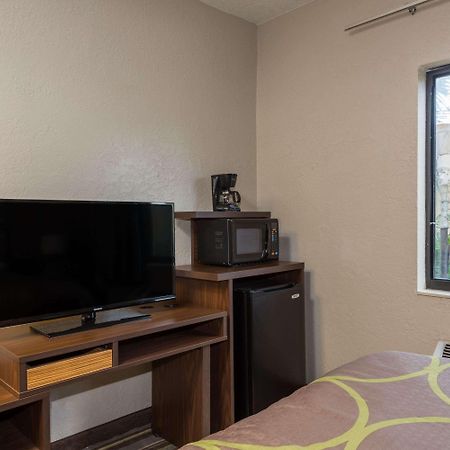Super 8 by Wyndham Pompano Beach Exterior foto