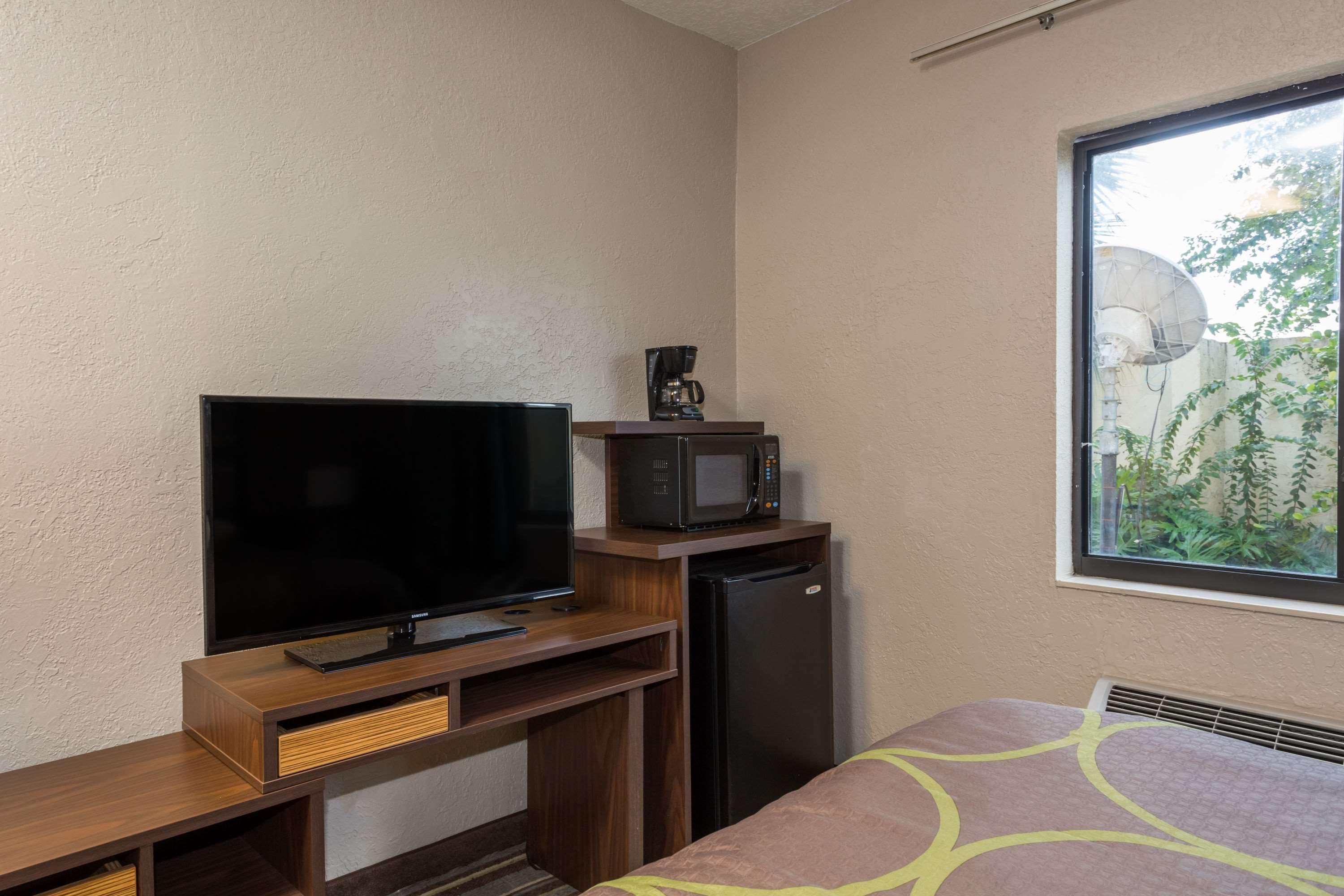 Super 8 by Wyndham Pompano Beach Exterior foto
