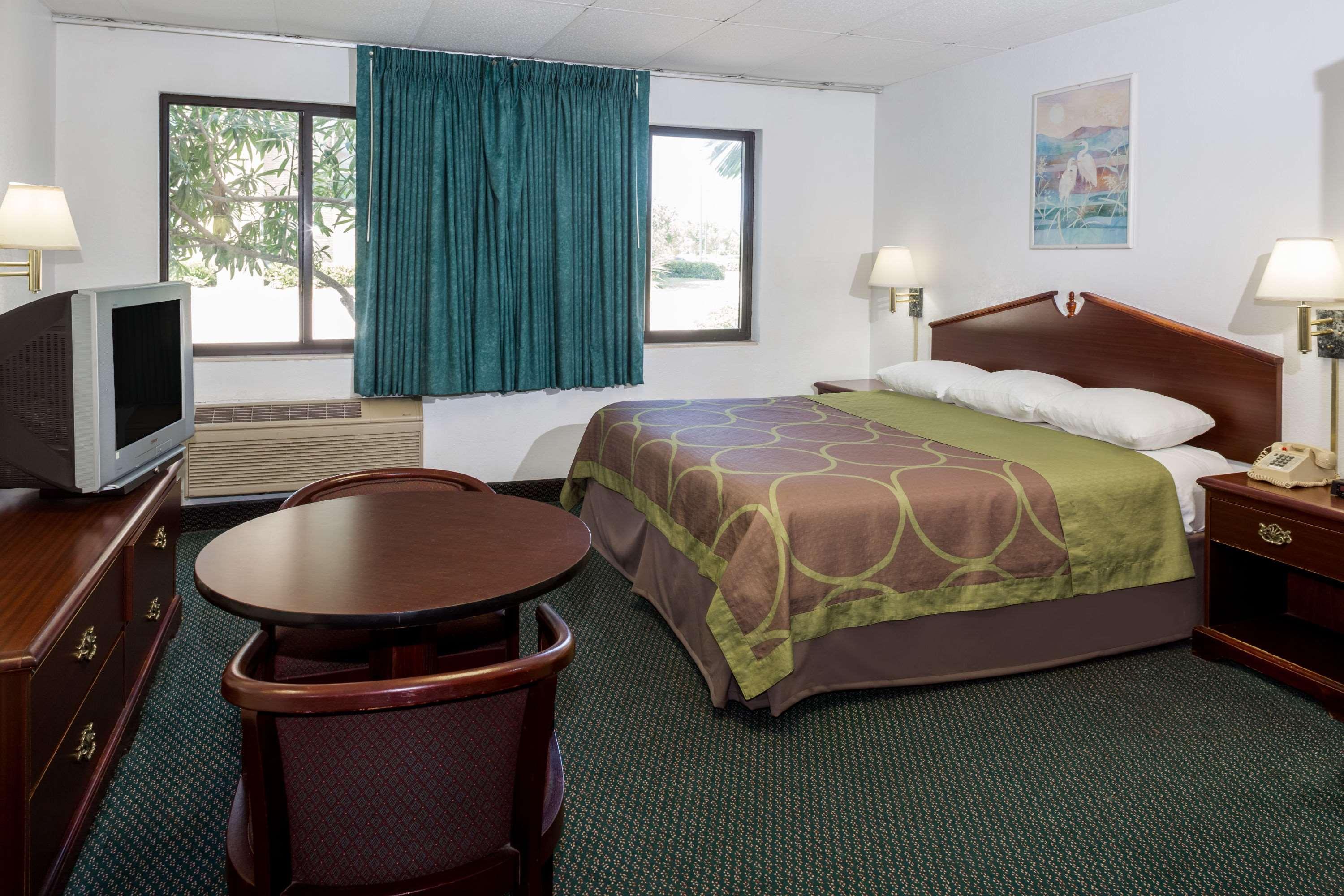 Super 8 by Wyndham Pompano Beach Exterior foto