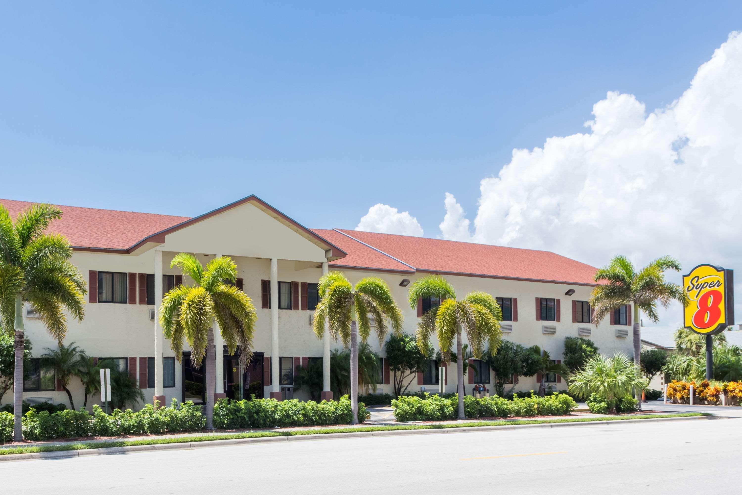 Super 8 by Wyndham Pompano Beach Exterior foto