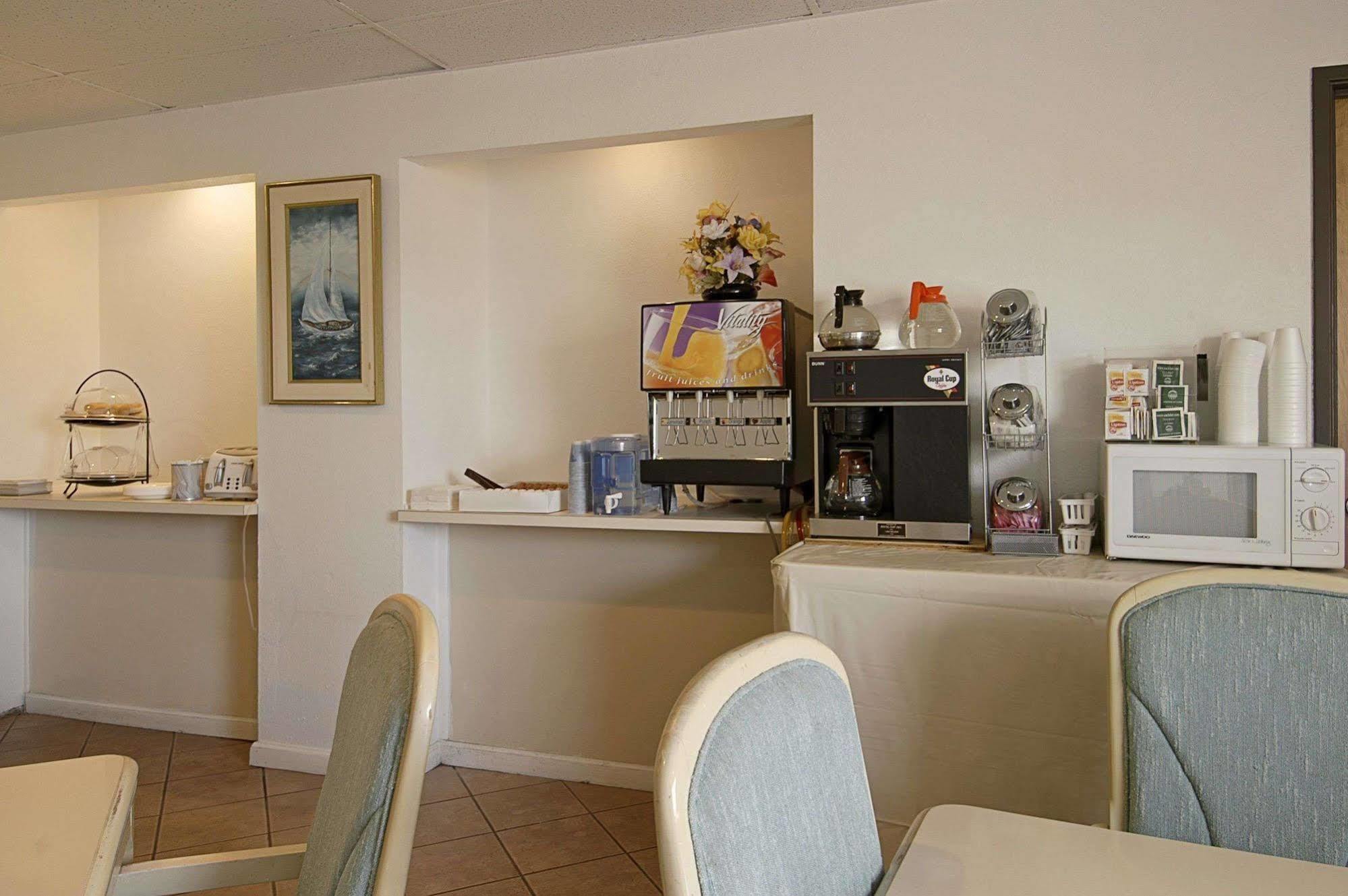 Super 8 by Wyndham Pompano Beach Exterior foto