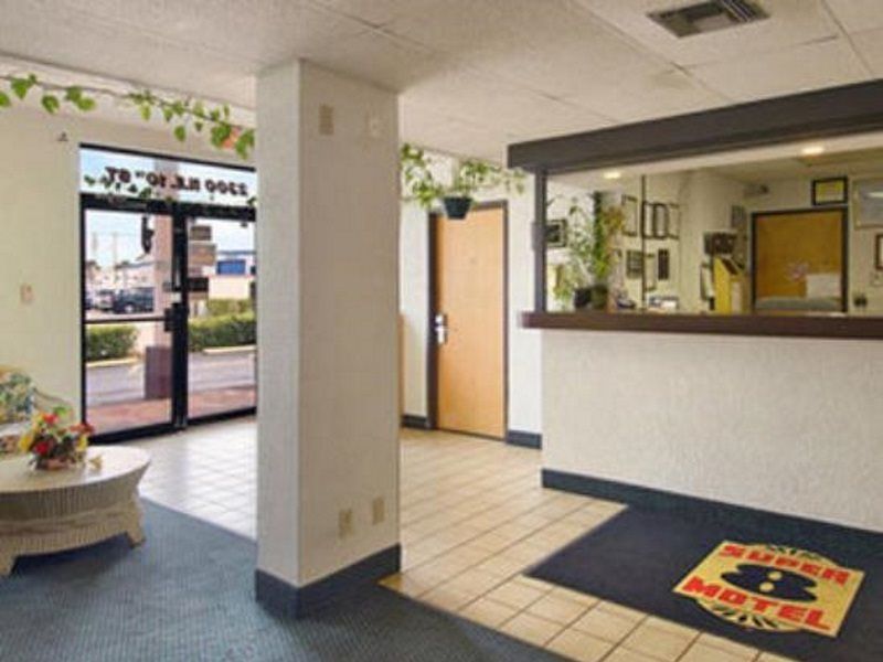 Super 8 by Wyndham Pompano Beach Exterior foto