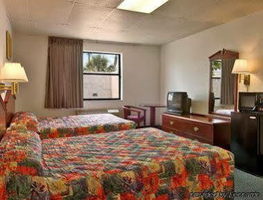 Super 8 by Wyndham Pompano Beach Exterior foto